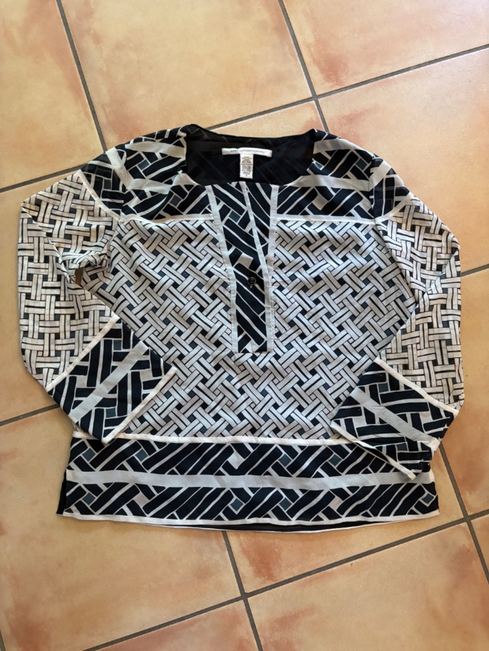 Diane Von Furstenberg Silk Basket Weave Blouse Size M - Picture 2 of 6